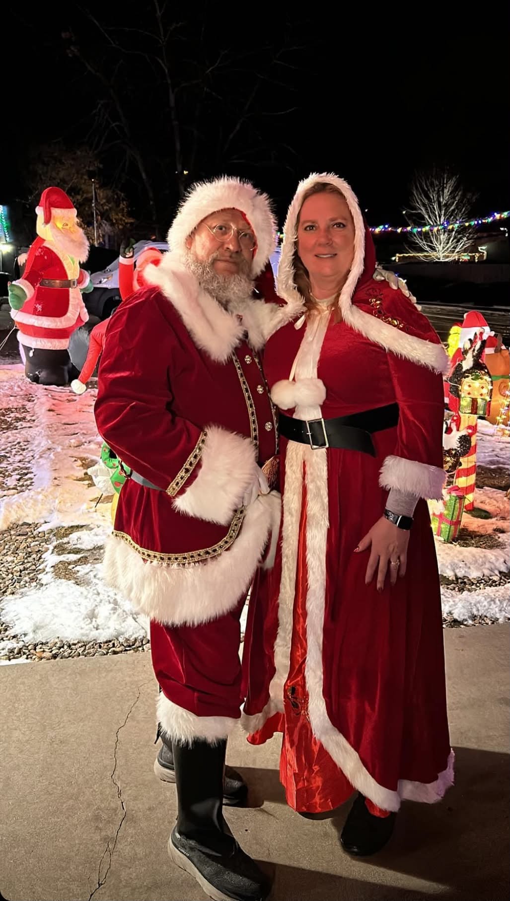 The owner of Dadz Krazy Litz dressed as Santa with Mrs. Claus at the Bennett, CO drive-through display